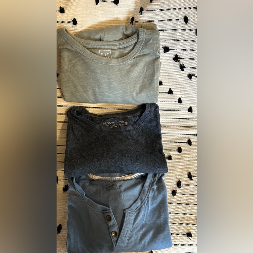 3 men’s large shirt bundle. Gap, Banana Republic, Kenneth Cole. All in EUC.